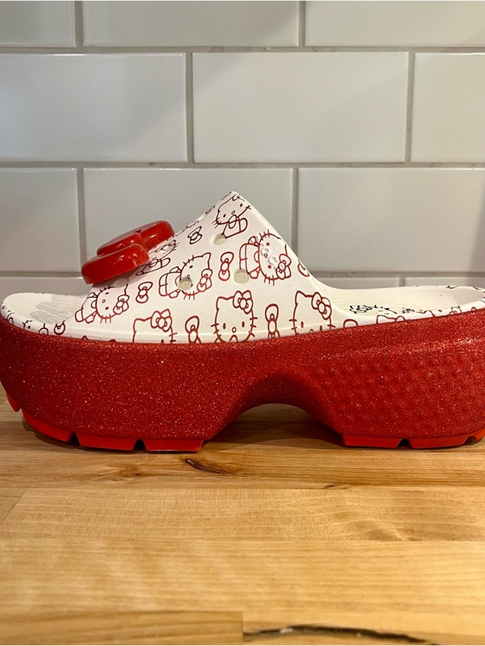 Hello Kitty x Crocs Stomp Red Glitter Platform Slides Size 8 Y2k Sanrio Sandals - Picture 9 of 12